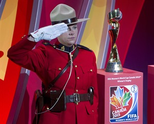 Twitter looks to sports, election to spur tweeting in Canada in 2015 | iNFOnews.ca CP31302774