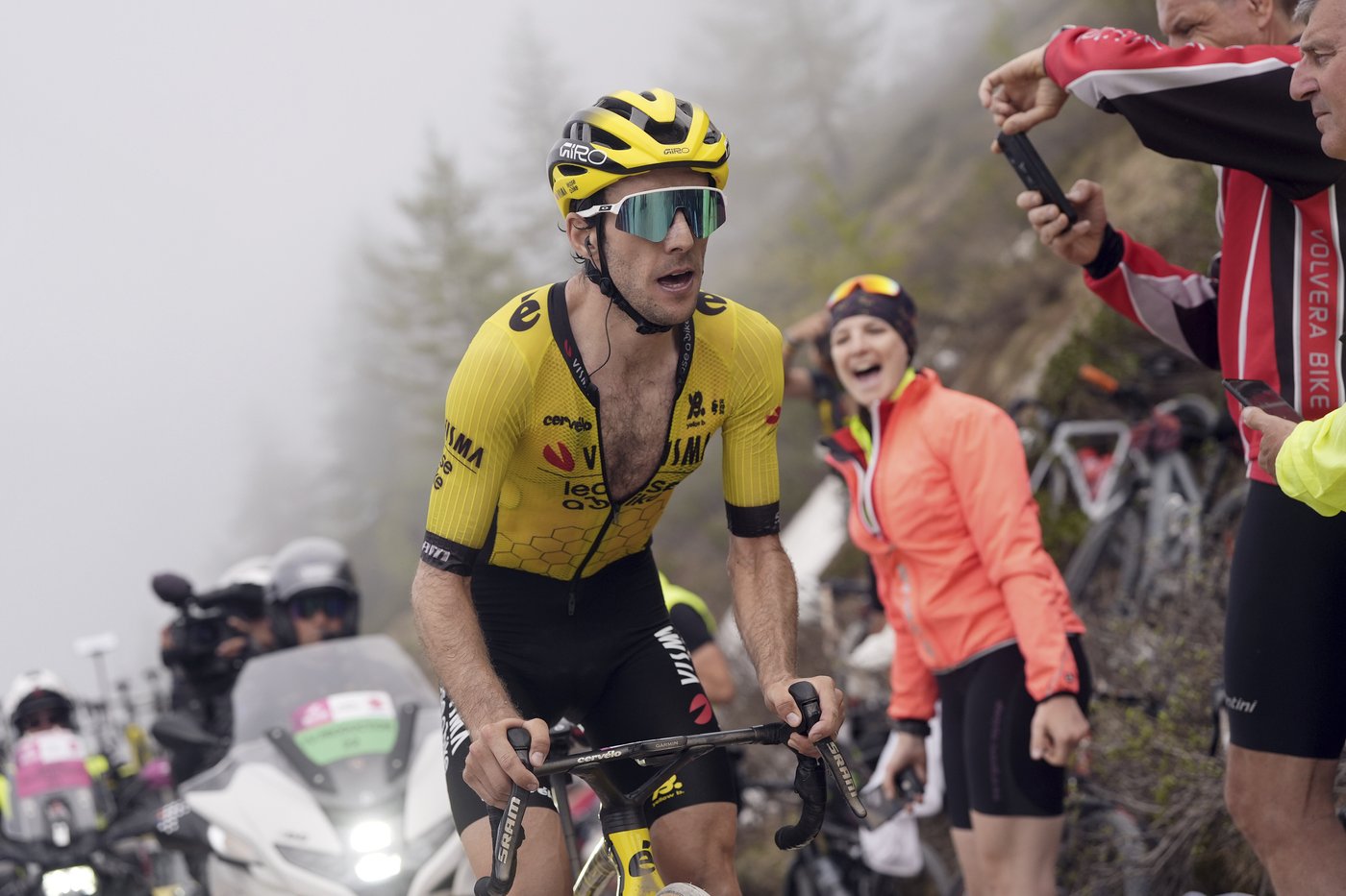 Redemption for Yates on epic mountain climb as he closes in on Giro d'Italia title | iNFOnews.ca