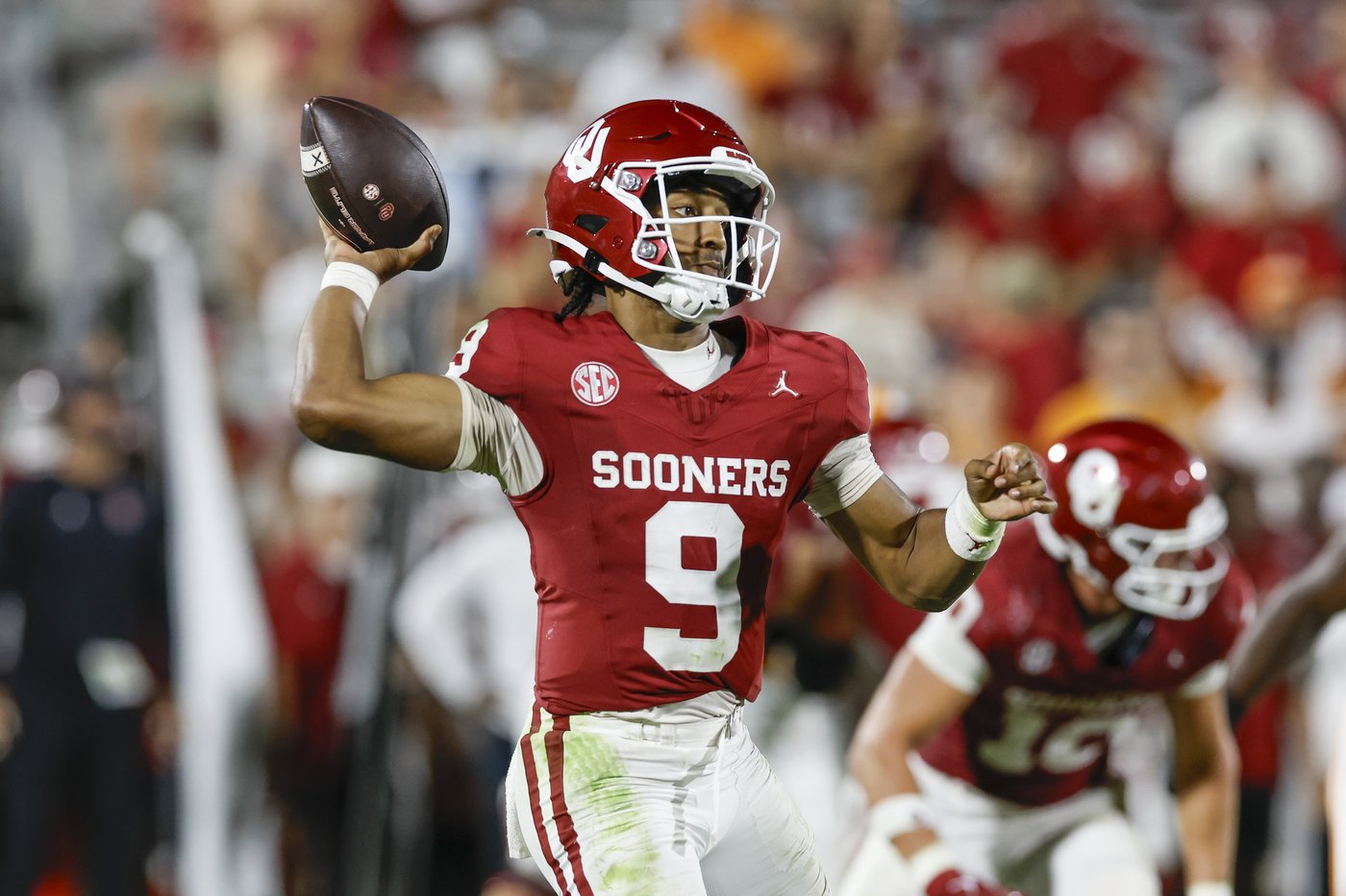 No. 21 Oklahoma switches to freshman Michael Hawkins Jr. at quarterback to replace Jackson Arnold | iNFOnews.ca No. 21 Oklahoma switches to freshman Michael Hawkins Jr. at quarterback to replace Jackson Arnold | iNFOnews.ca