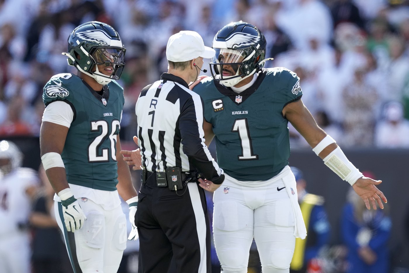 Eagles QB Hurts' mismatched cleats and stout performance puts Bengals in knots | iNFOnews.ca Eagles QB Hurts' mismatched cleats and stout performance puts Bengals in knots | iNFOnews.ca