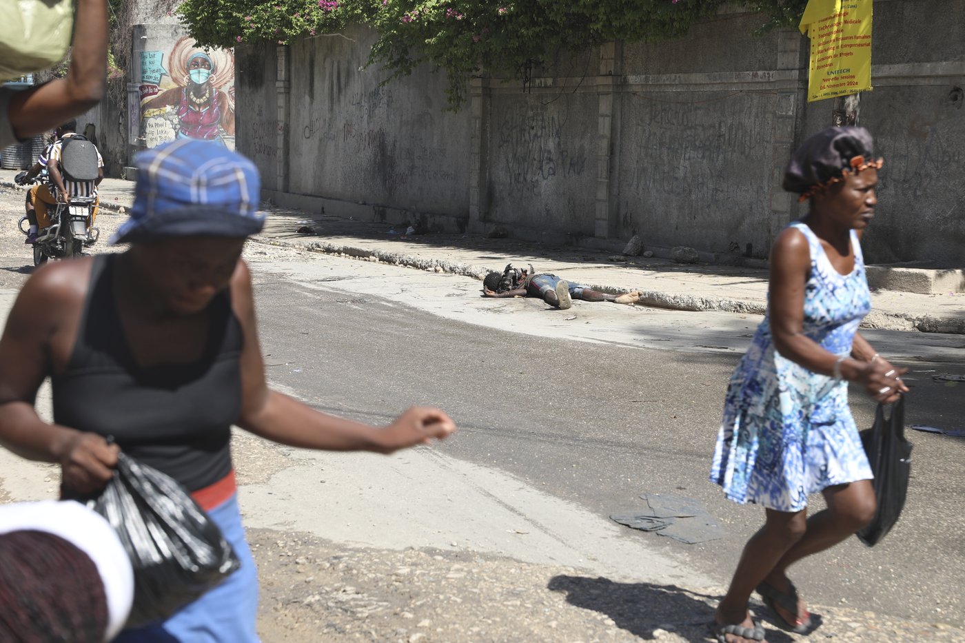 Spiraling Haiti violence and airline shutdowns cut families off from adoptive kids | iNFOnews.ca
