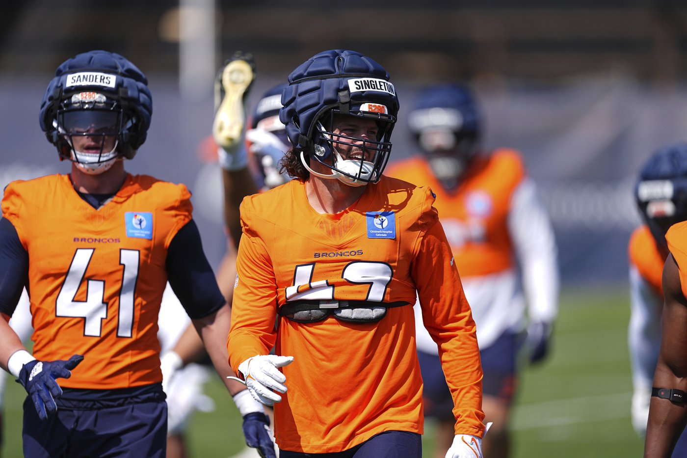 Broncos linebacker Drew Sanders carted off practice field with right leg injury | iNFOnews.ca Broncos linebacker Drew Sanders carted off practice field with right leg injury | iNFOnews.ca