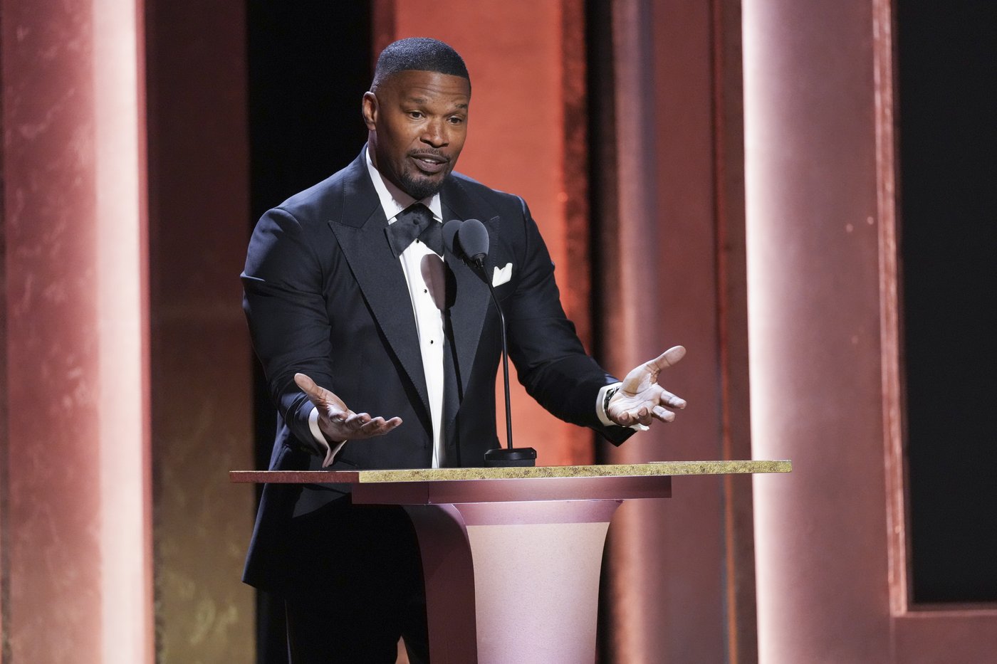 Hollywood stars gather for honorary Oscars event celebrating Quincy Jones, Bond producers, more | iNFOnews.ca