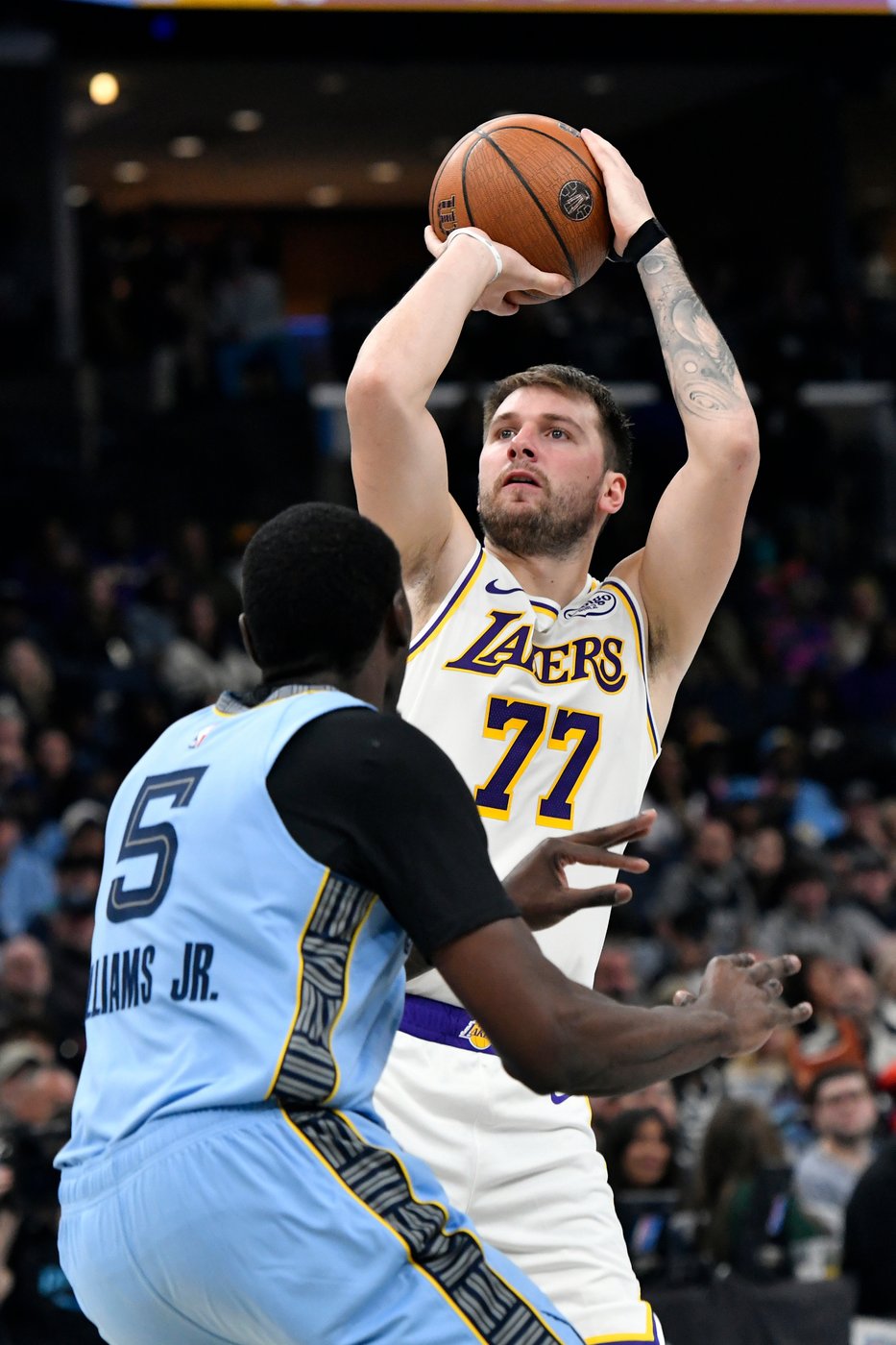 Lakers' Doncic has third 40-point game to start season, matching Wilt Chamberlain's mark | iNFOnews.ca Lakers' Doncic has third 40-point game to start season, matching Wilt Chamberlain's mark | iNFOnews.ca