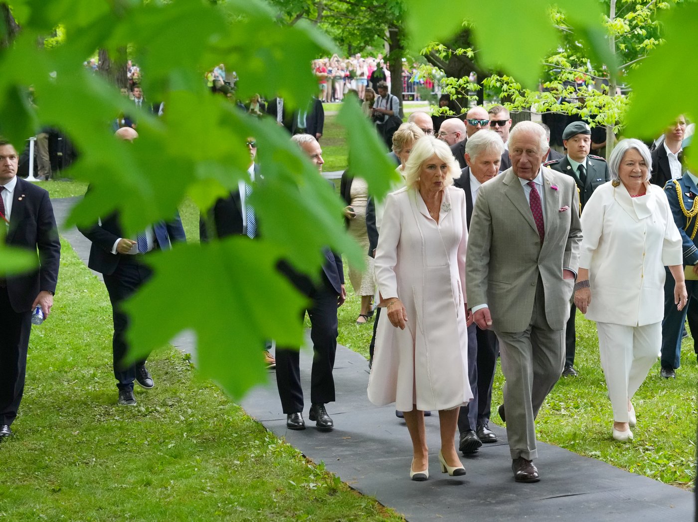 King Charles, Queen Camilla delight Ottawa crowds with 'momentous' royal visit | iNFOnews.ca King Charles, Queen Camilla delight Ottawa crowds with 'momentous' royal visit | iNFOnews.ca