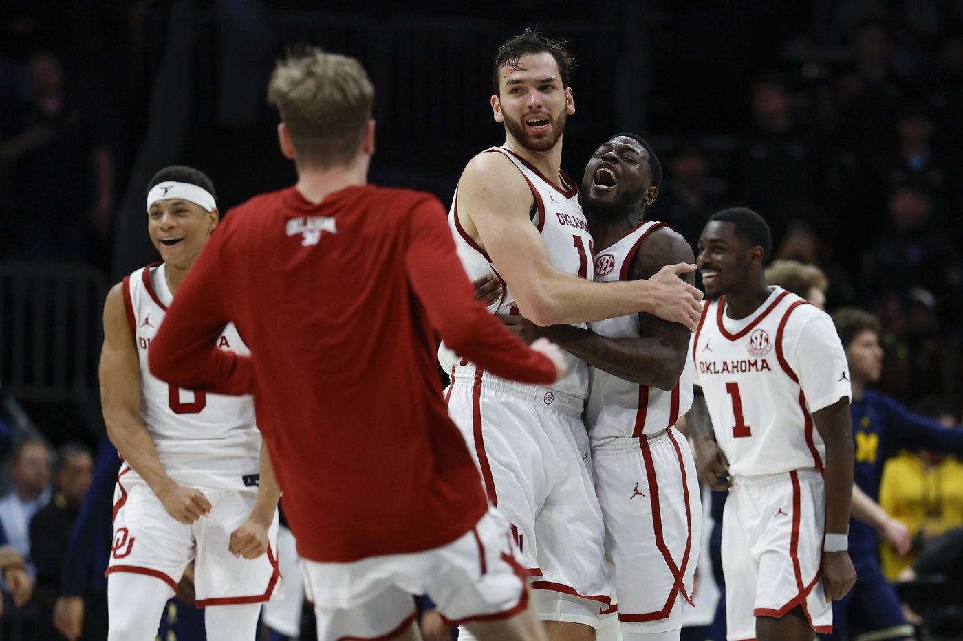 No Fears: Sooners guard was 2nd option on winning 4-point play that stunned No. 24 Michigan 87-86 | iNFOnews.ca