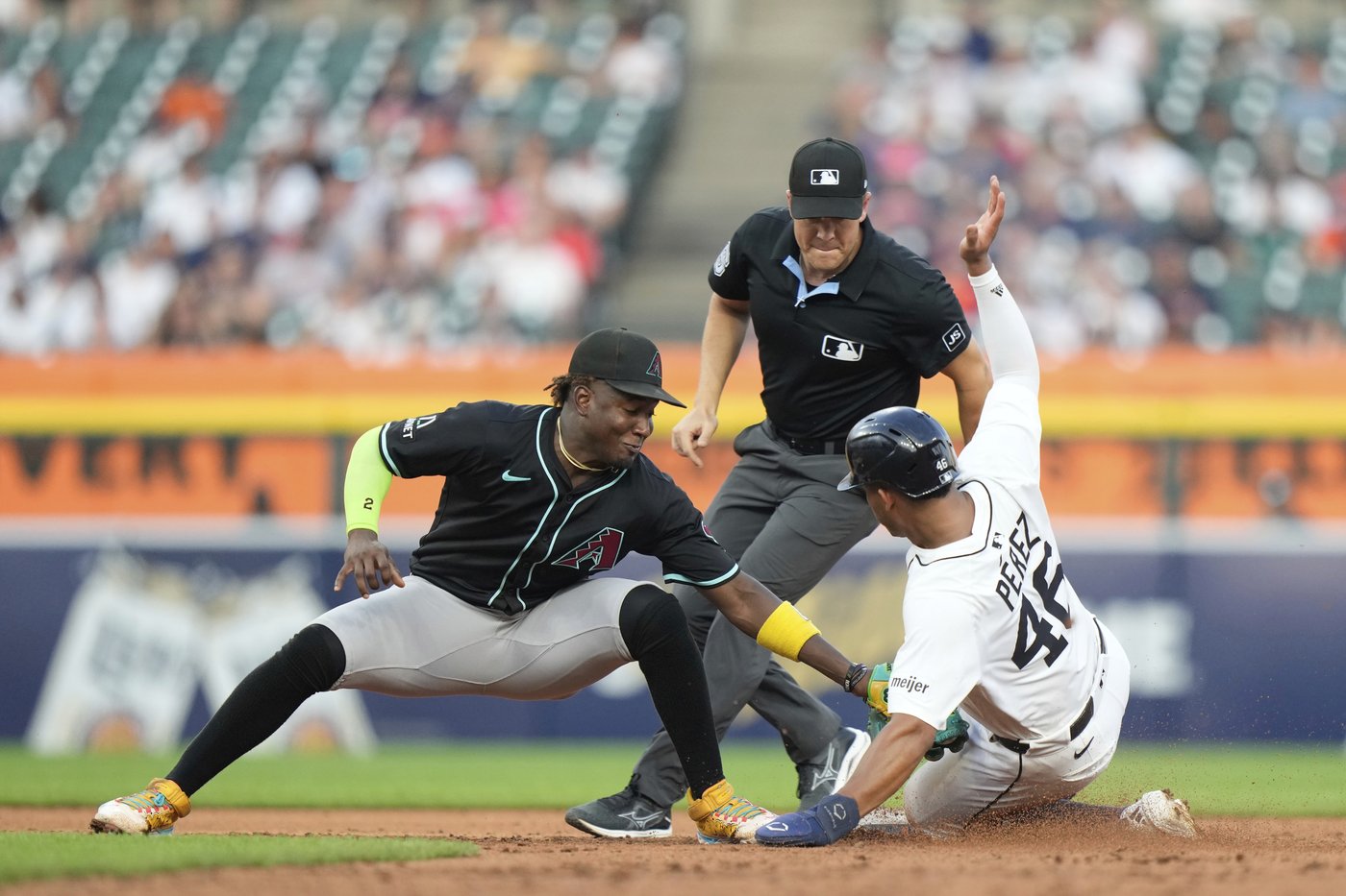 Tigers hit 3 homers in a six-run fifth inning and rout the Diamondbacks 12-2 | iNFOnews.ca Tigers hit 3 homers in a six-run fifth inning and rout the Diamondbacks 12-2 | iNFOnews.ca