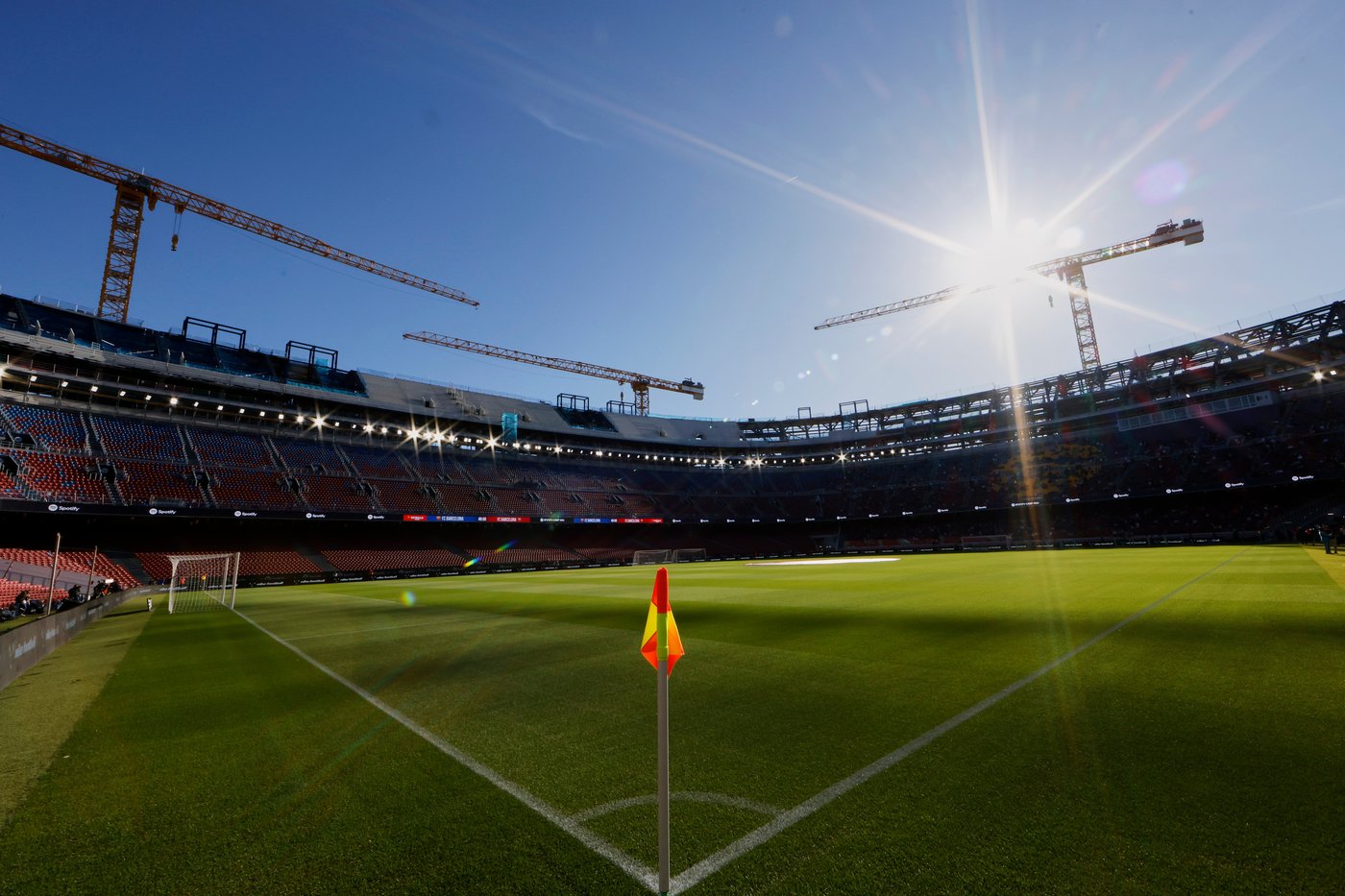 Barcelona trains at Camp Nou for first time in over 2 years as stadium remodeling continues | iNFOnews.ca Barcelona trains at Camp Nou for first time in over 2 years as stadium remodeling continues | iNFOnews.ca