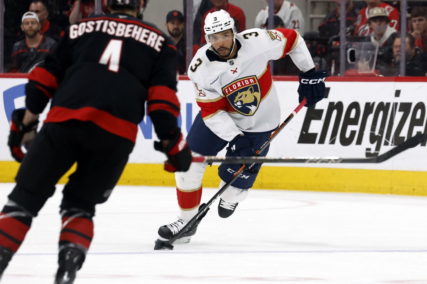 Hurricanes' Hall, Panthers' Jones reunite in Eastern final after trades from rebuilding Blackhawks | iNFOnews.ca