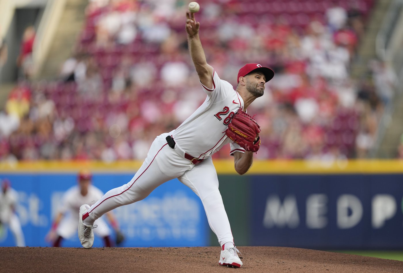 Marlins extend road winning streak to 11 with 12-2 win over Reds | iNFOnews.ca
