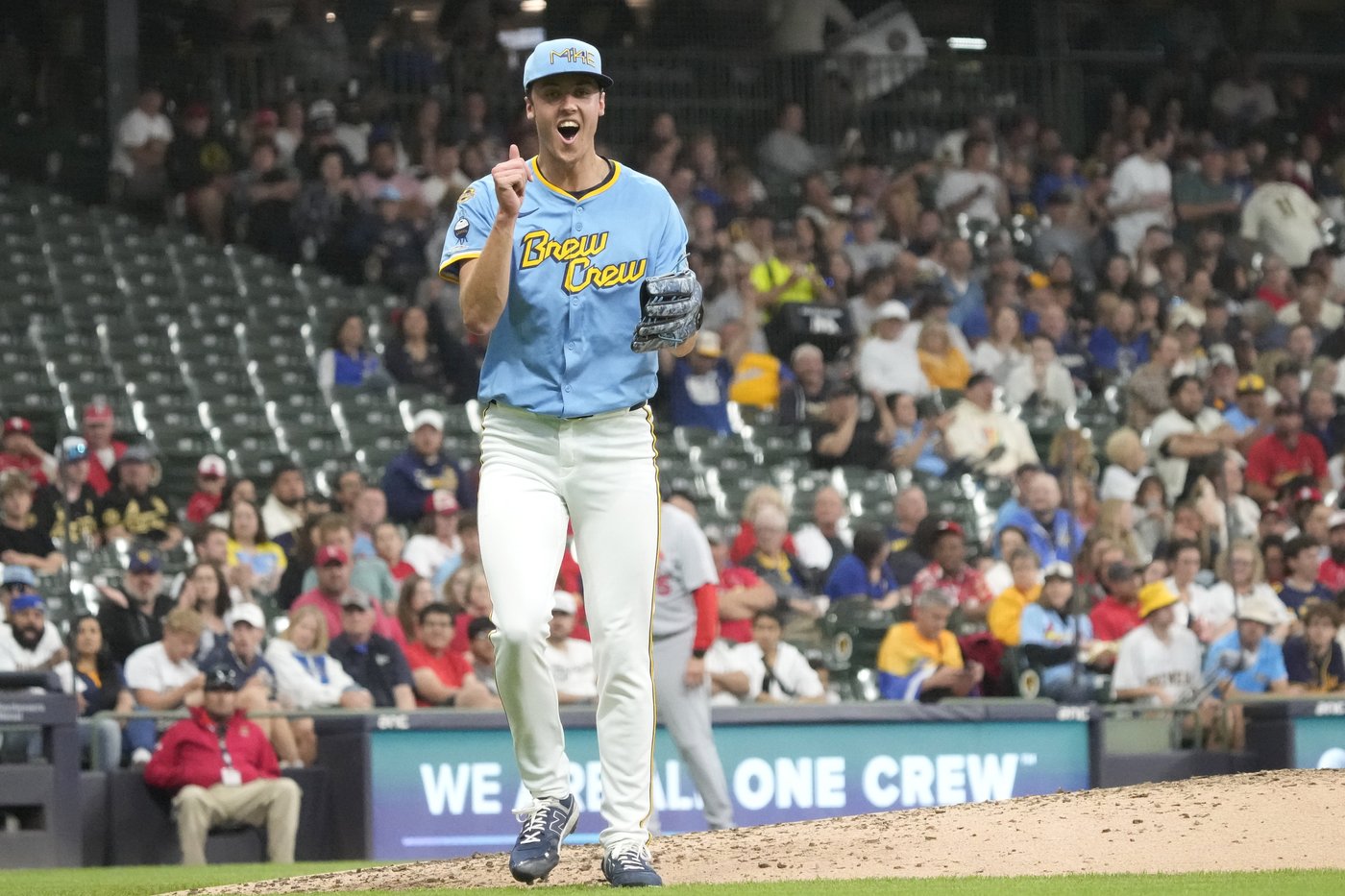 Misiorowski dominates before departing MLB debut with leg cramps as Brewers blank Cardinals 6-0 | iNFOnews.ca