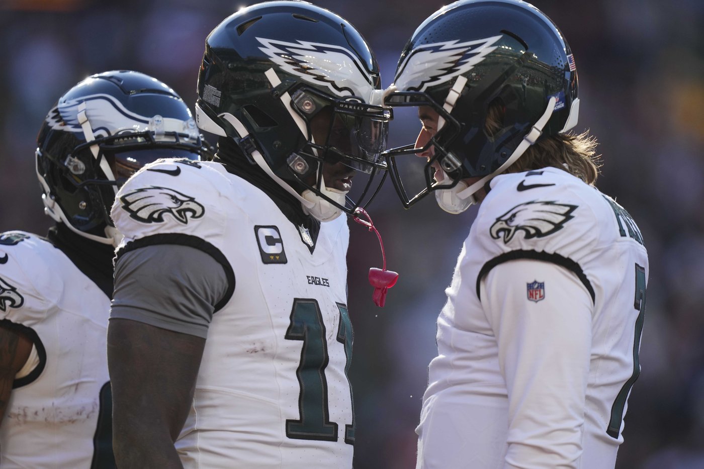 Jalen Hurts leaves with a concussion as the Eagles' winning streak ends at 10 | iNFOnews.ca Jalen Hurts leaves with a concussion as the Eagles' winning streak ends at 10 | iNFOnews.ca