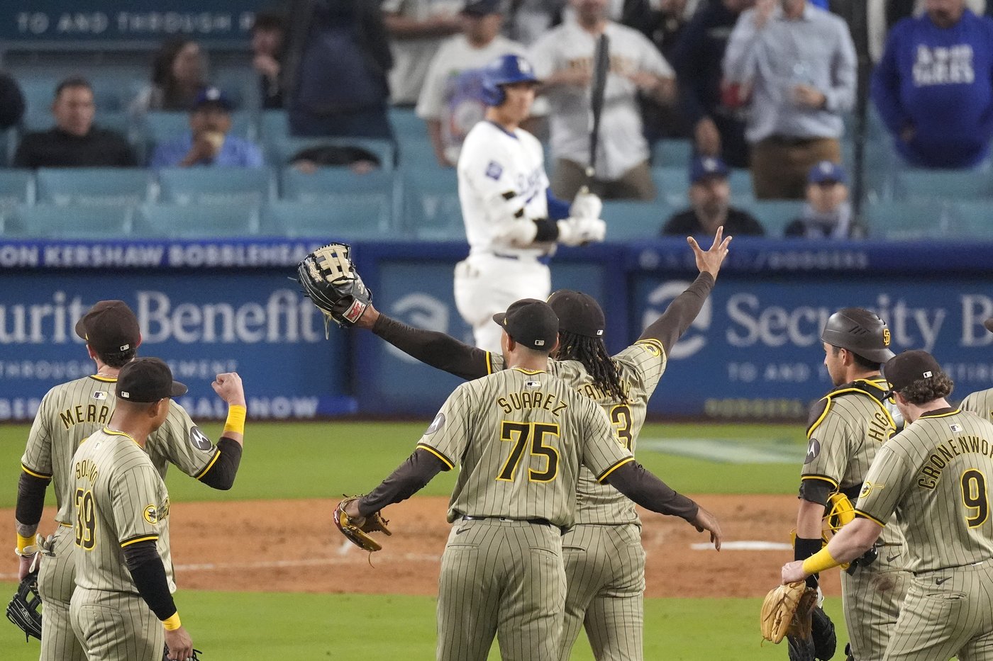 Padres turn triple play to clinch playoff spot with 4-2 win over Dodgers | iNFOnews.ca Padres turn triple play to clinch playoff spot with 4-2 win over Dodgers | iNFOnews.ca