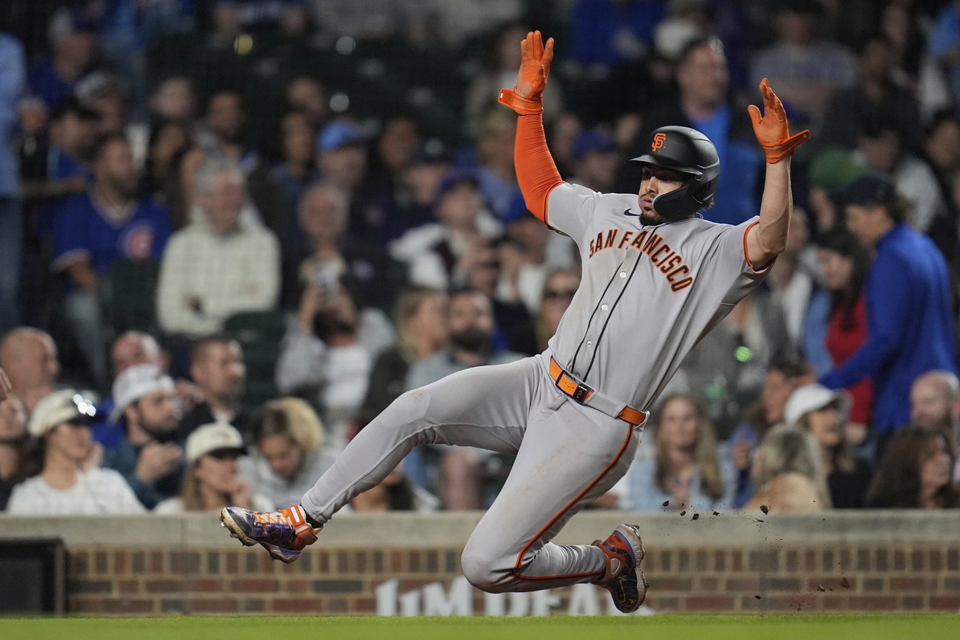 Giants score 9 runs in the 11th inning to beat the Cubs 14-5 | iNFOnews.ca Giants score 9 runs in the 11th inning to beat the Cubs 14-5 | iNFOnews.ca