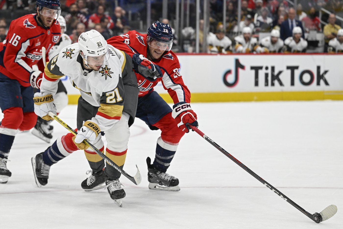 Capitals end the Golden Knights' season-opening winning streak at 3 with a 4-2 victory | iNFOnews.ca Capitals end the Golden Knights' season-opening winning streak at 3 with a 4-2 victory | iNFOnews.ca