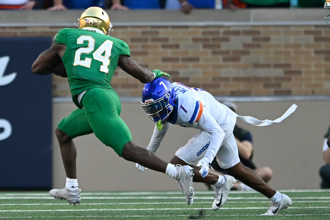 Leonard Moore has 2 interceptions and No. 21 Notre Dame beats Boise State 28-7 | iNFOnews.ca Leonard Moore has 2 interceptions and No. 21 Notre Dame beats Boise State 28-7 | iNFOnews.ca