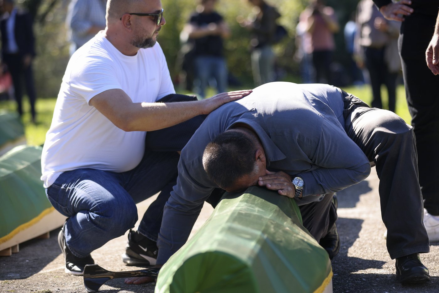 Several thousand attend a funeral service in southern Bosnia for 19 killed in devastating floods | iNFOnews.ca Several thousand attend a funeral service in southern Bosnia for 19 killed in devastating floods | iNFOnews.ca