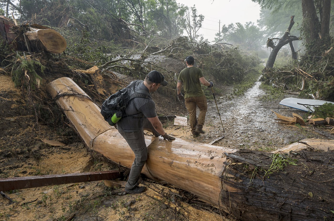 Volunteers flock to help search efforts after Texas floods even as officials warn them away | iNFOnews.ca