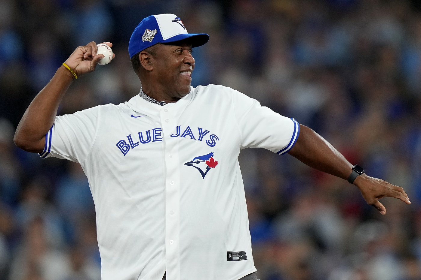 Joe Carter still feeling the love from Blue Jays fans 32 years after famous home run | iNFOnews.ca