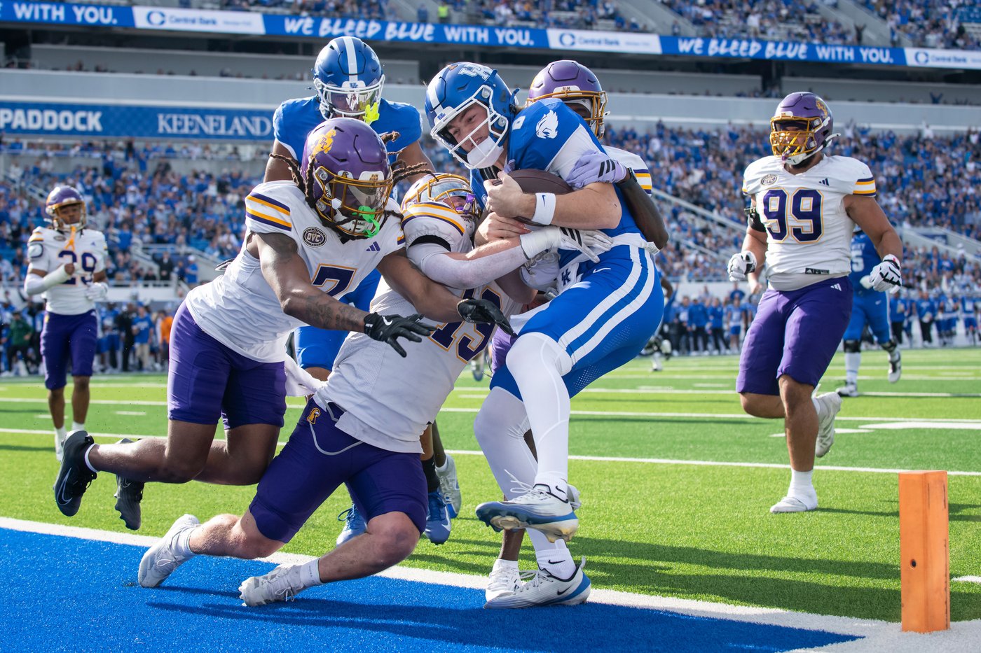 McGowan's three touchdowns power Kentucky to win | iNFOnews.ca McGowan's three touchdowns power Kentucky to win | iNFOnews.ca