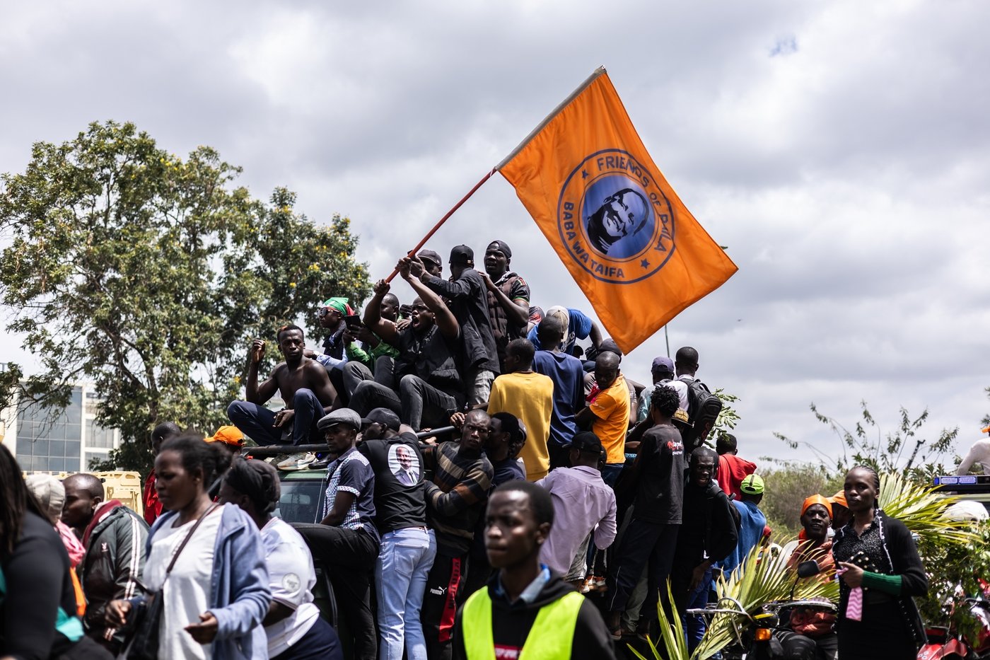 Kenya police fire at mourners and 2 die as violence erupts at viewing of body of ex-Premier Odinga | iNFOnews.ca Kenya police fire at mourners and 2 die as violence erupts at viewing of body of ex-Premier Odinga | iNFOnews.ca