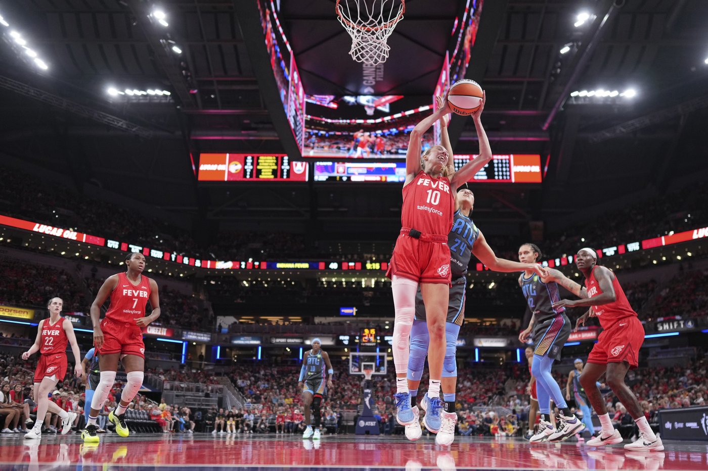 Kelsey Mitchell scores 25 and the Fever use a 59-point second half to beat the Dream | iNFOnews.ca