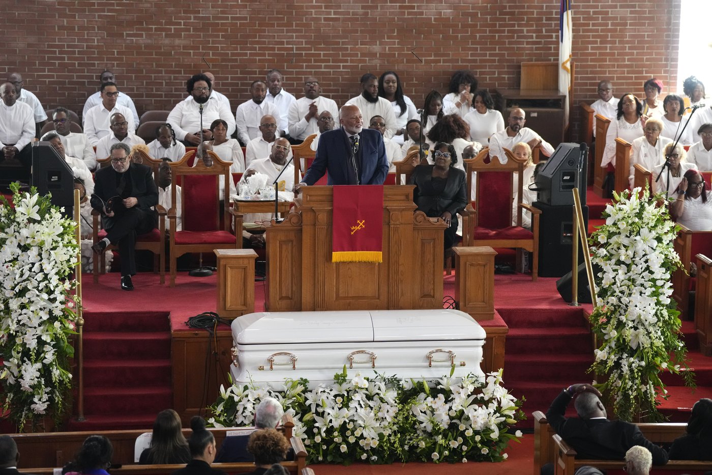 Cissy Houston mourned by Dionne Warwick, politicians and more at longtime church | iNFOnews.ca