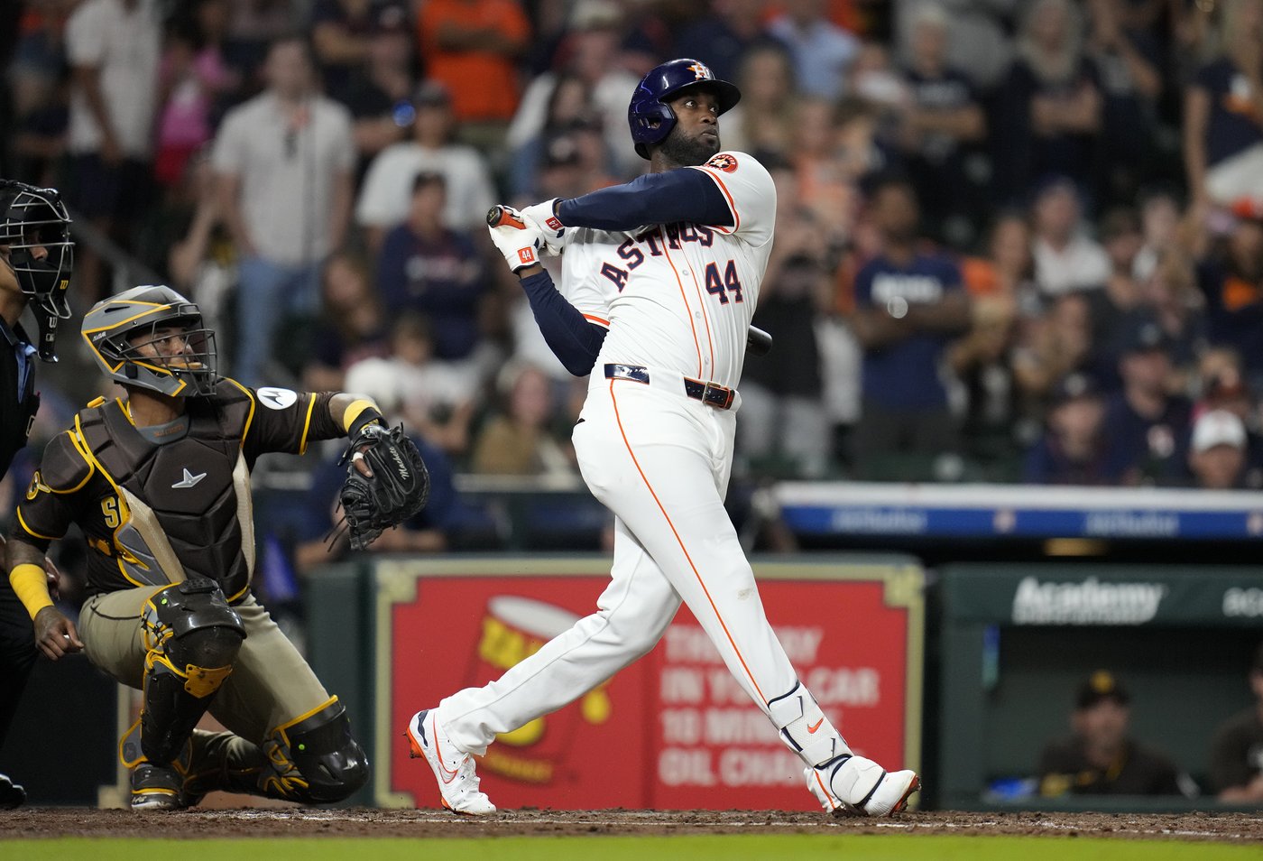 Yordan Alvarez has muscle strain at the top of his right hand. Astros hopeful he could return soon | iNFOnews.ca