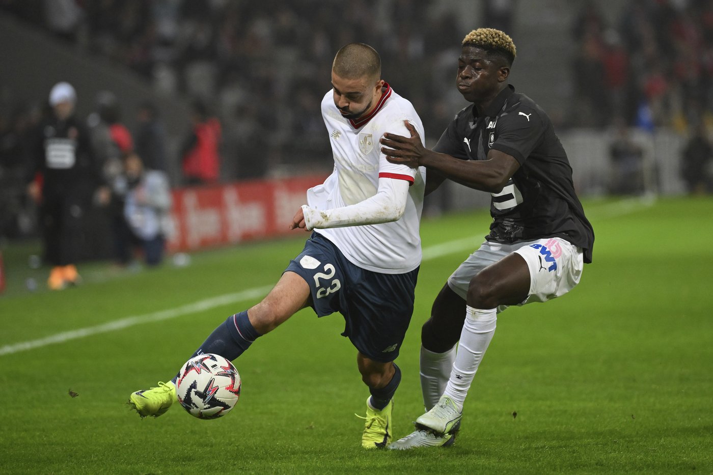 Nantes loses 2-0 at home to Le Havre in a match interrupted by angry fans. Lille beats Rennes | iNFOnews.ca Nantes loses 2-0 at home to Le Havre in a match interrupted by angry fans. Lille beats Rennes | iNFOnews.ca