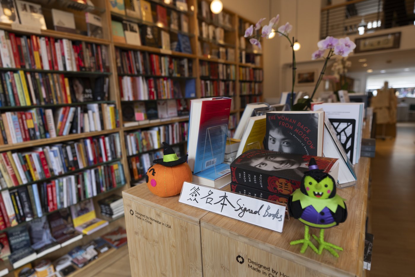 As China cracks down on bookstores at home, Chinese-language booksellers are flourishing overseas | iNFOnews.ca