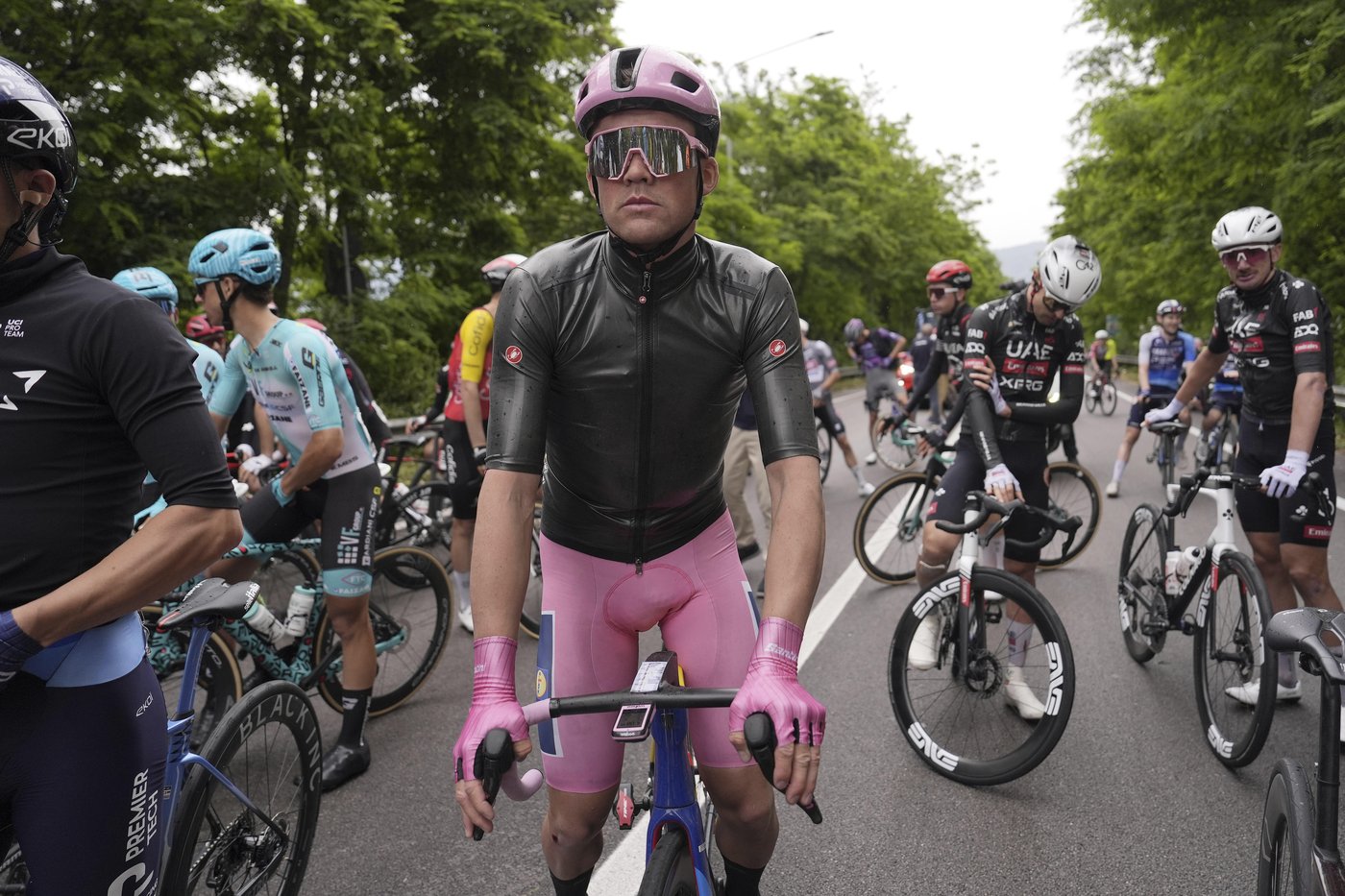 Massive crash neutralizes Giro stage 6. Groves sprints to victory, Pedersen stays in pink | iNFOnews.ca Massive crash neutralizes Giro stage 6. Groves sprints to victory, Pedersen stays in pink | iNFOnews.ca