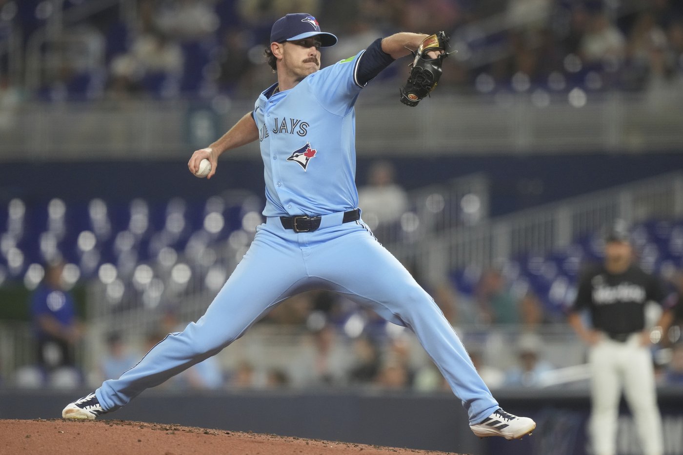 Bieber dominant in debut with Blue Jays and return from elbow surgery | iNFOnews.ca