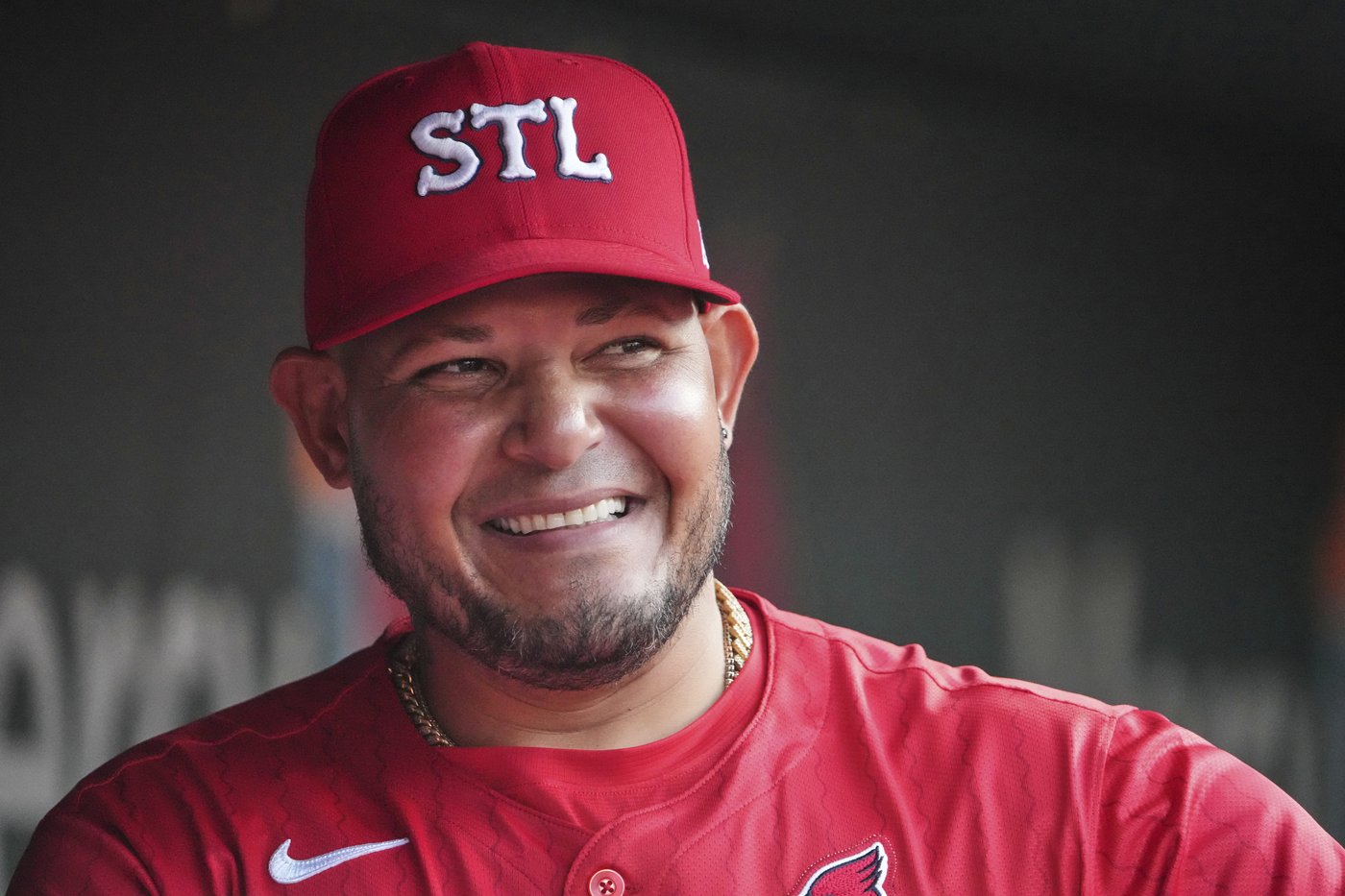 Former All-Star catcher Yadier Molina returns to Cardinals' dugout as temporary coach | iNFOnews.ca