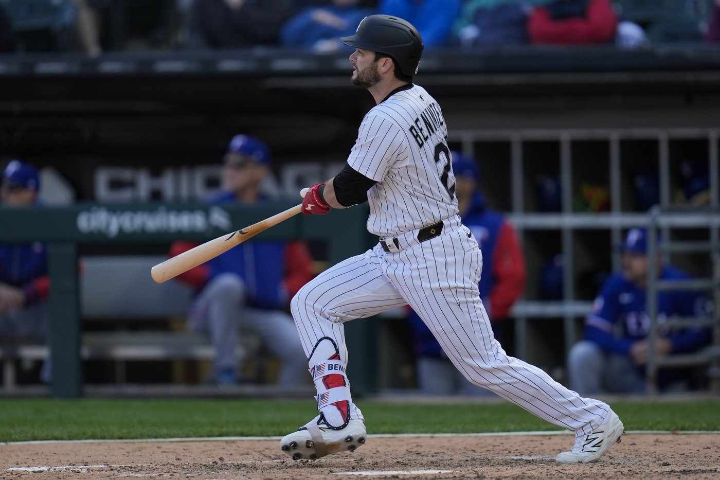 Benintendi helps the White Sox hand the Rangers their 6th consecutive loss | iNFOnews.ca
