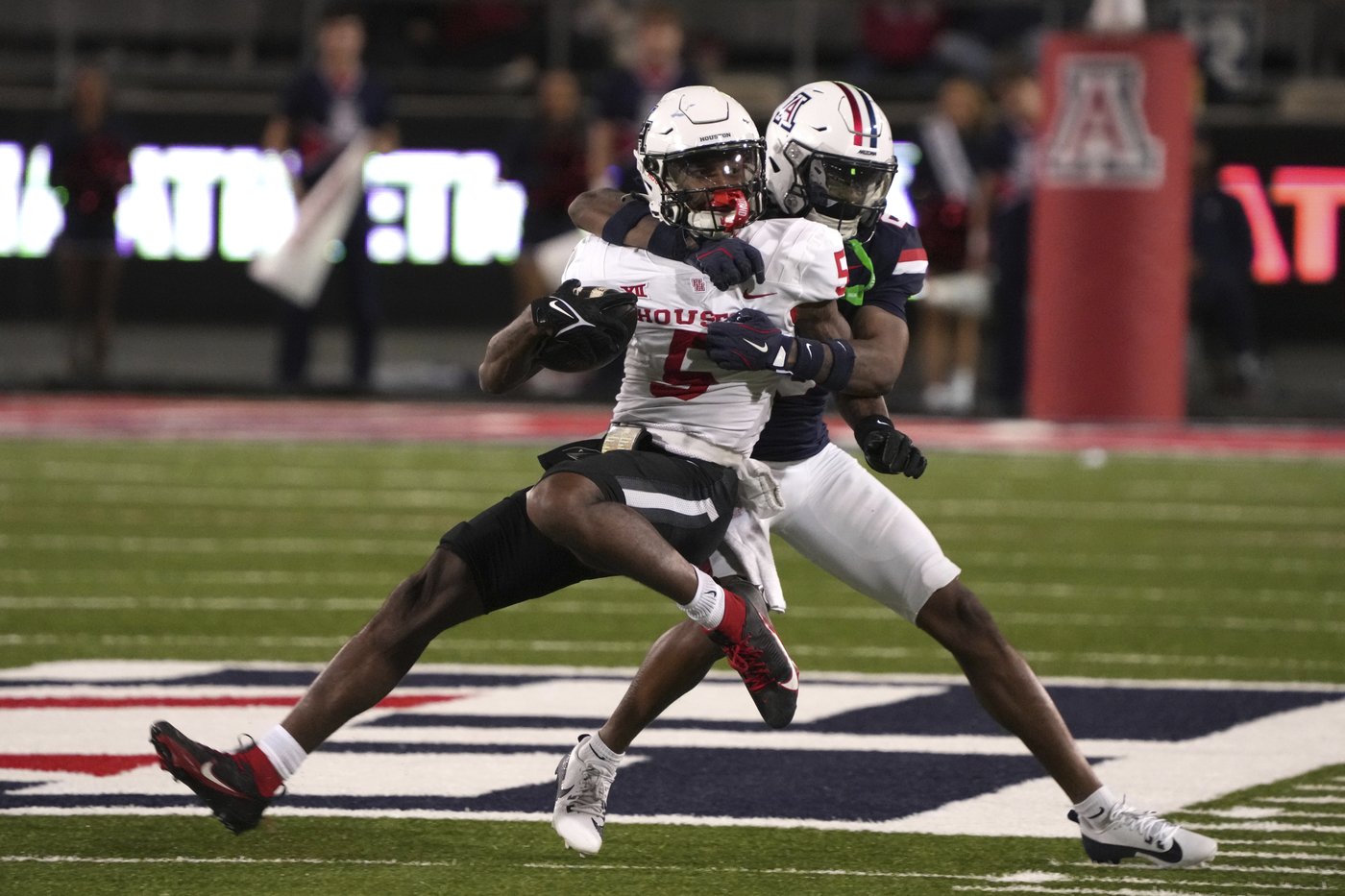 Noah Fifita throws for 2 TDs, Arizona ends 5-game losing streak with 27-3 win over Houston | iNFOnews.ca