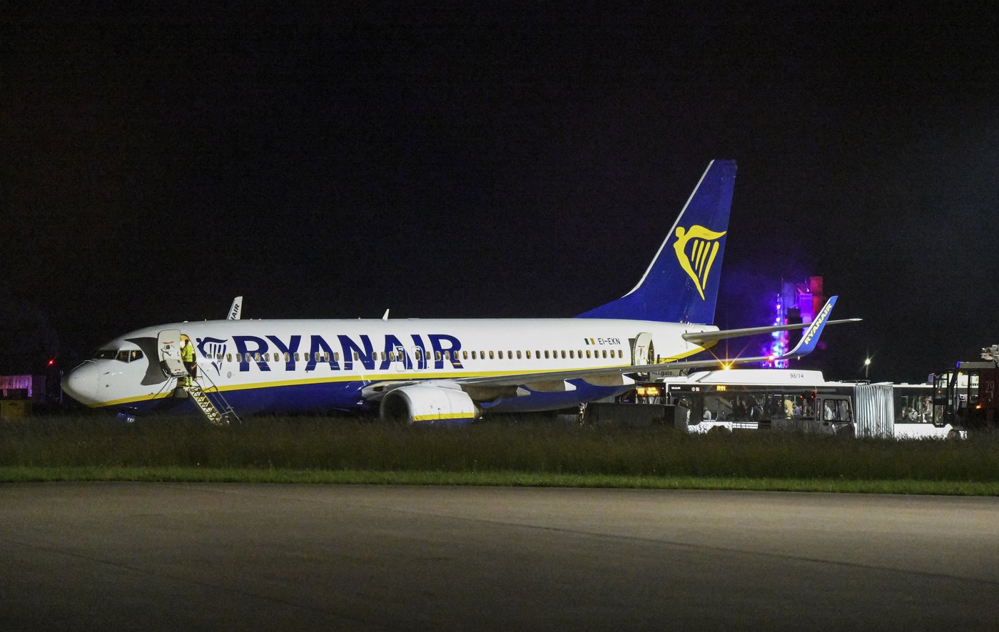 Violent turbulence hits a Ryanair flight in Germany, forcing an emergency landing and injuring 9 | iNFOnews.ca