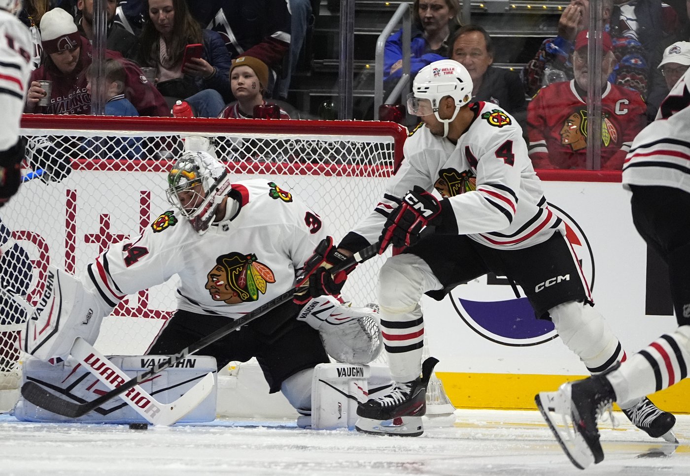 Donato scores twice as Blackhawks beat Avalanche 5-2 to snap a 4-game skid | iNFOnews.ca