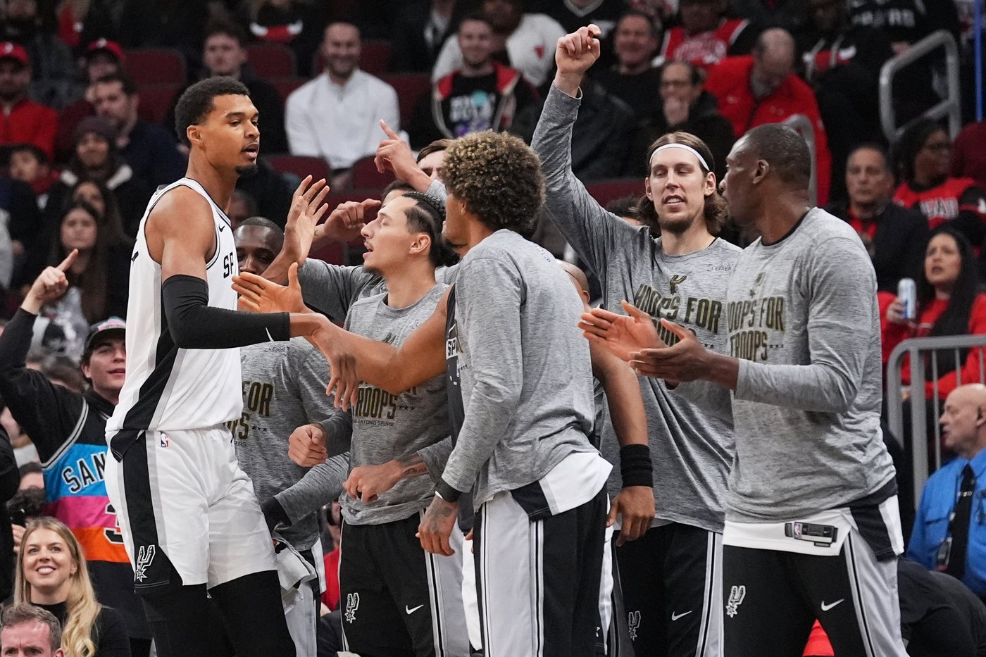 Wembanyama scores 38 points as the Spurs rally past the Bulls for a 121-117 victory | iNFOnews.ca