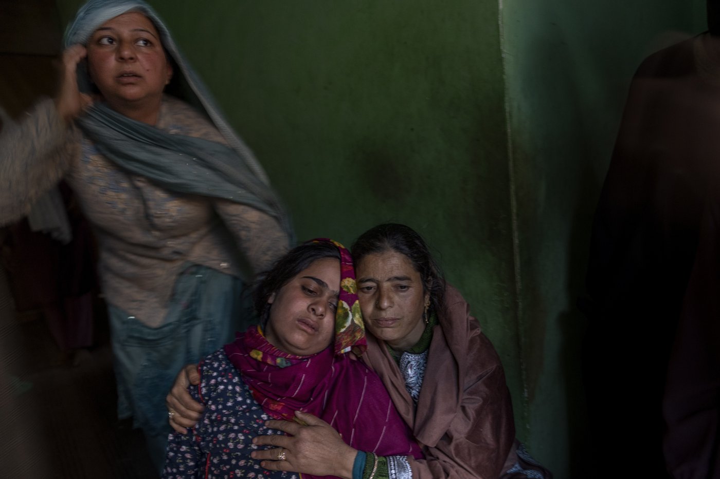 3 Indian soldiers and 2 civilians are killed in an alleged rebel ambush in Kashmir | iNFOnews.ca