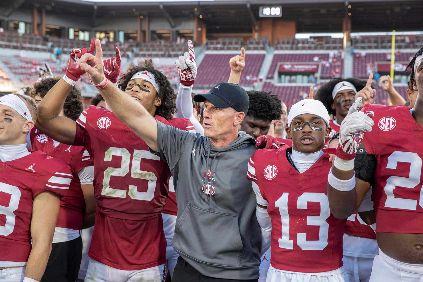 Oklahoma coach Brent Venables leads Sooners to No. 6 ranking after team finished 6-7 last year | iNFOnews.ca Oklahoma coach Brent Venables leads Sooners to No. 6 ranking after team finished 6-7 last year | iNFOnews.ca