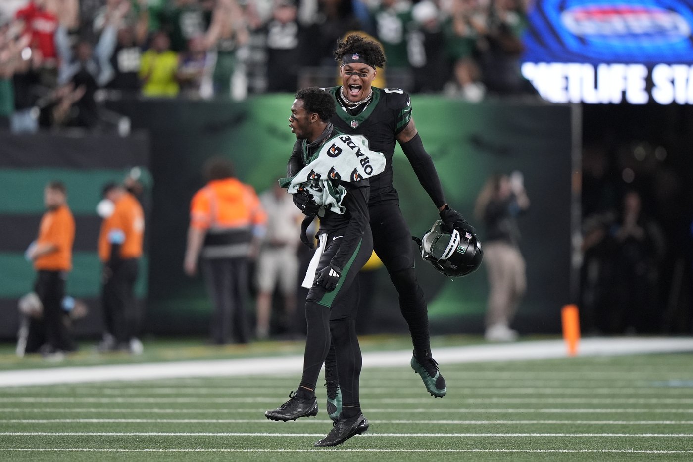 Garrett Wilson makes eye-popping TD catch, Jets beat Texans 21-13 to snap 5-game skid | iNFOnews.ca Garrett Wilson makes eye-popping TD catch, Jets beat Texans 21-13 to snap 5-game skid | iNFOnews.ca