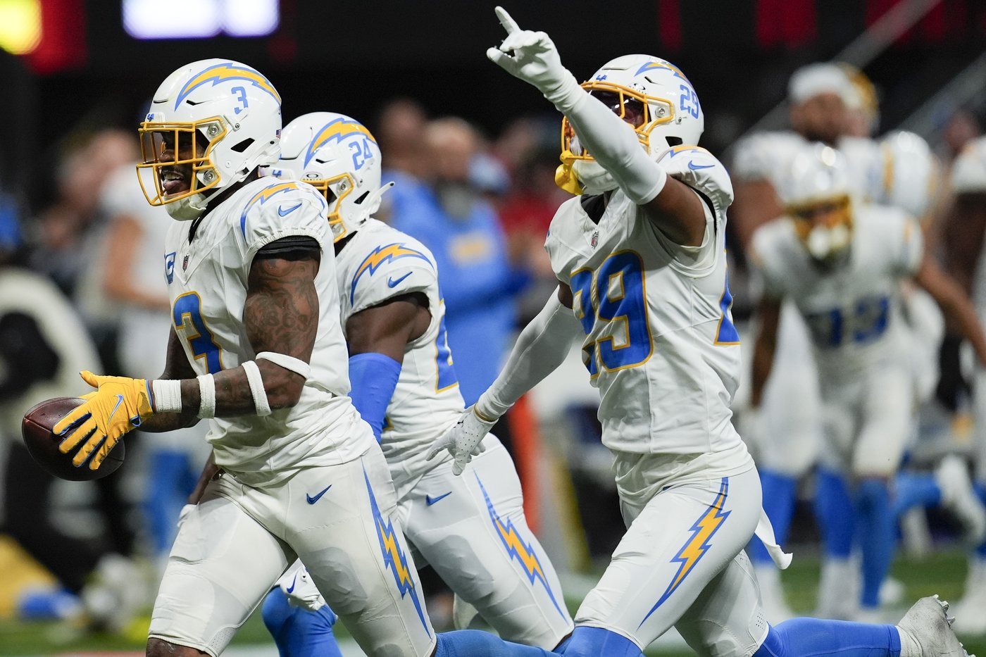 Still makes 2 picks, returns one for TD as Chargers hand Falcons third straight loss, 17-13 | iNFOnews.ca