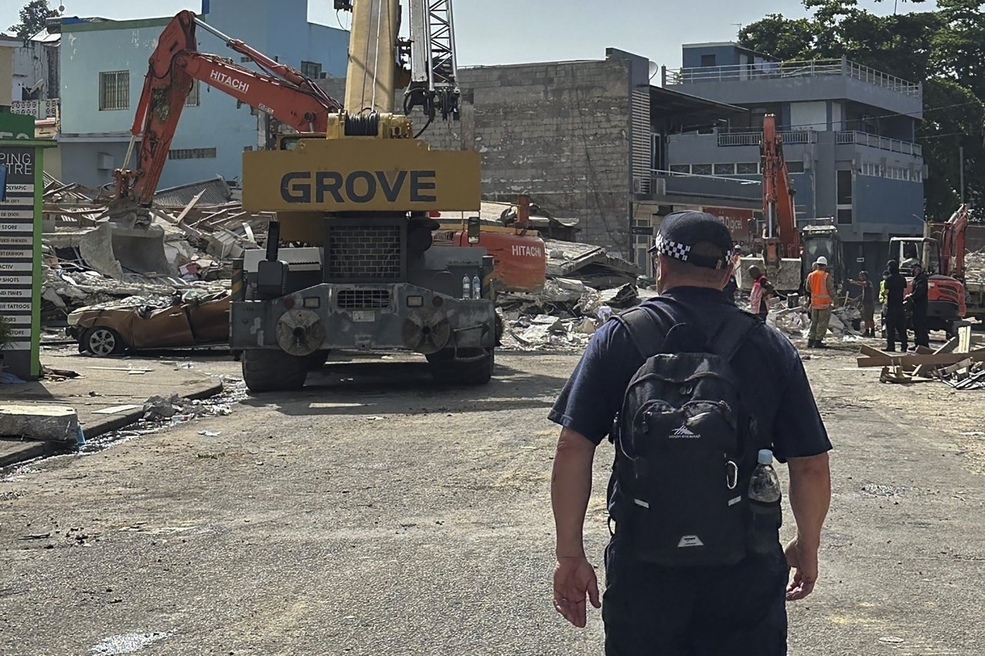 Number of dead and missing still unclear as first aid arrives in quake-hit Pacific nation of Vanuatu | iNFOnews.ca
