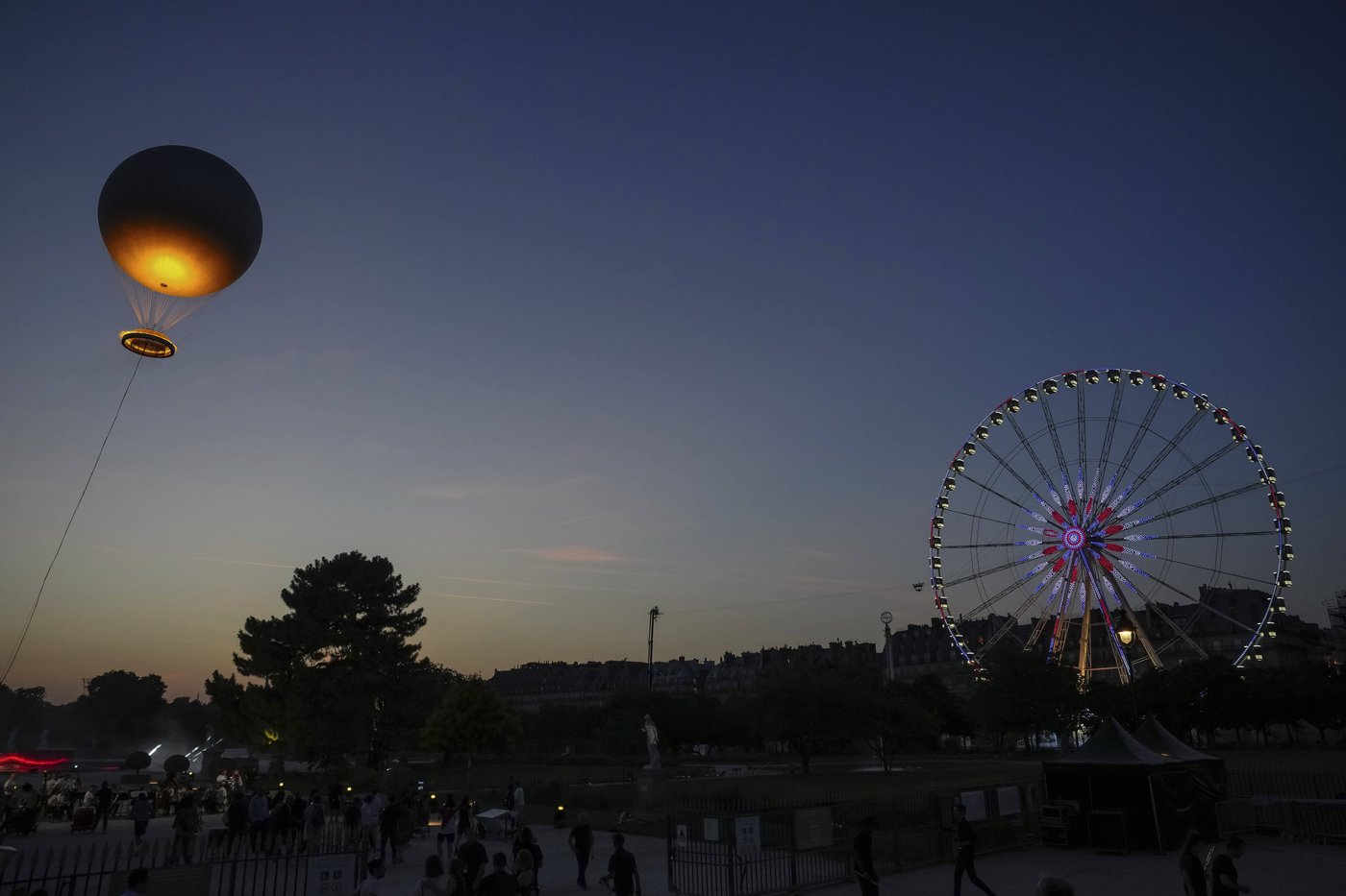 Paris' iconic cauldron from the Olympic Games returns to light up summer nights | iNFOnews.ca Paris' iconic cauldron from the Olympic Games returns to light up summer nights | iNFOnews.ca