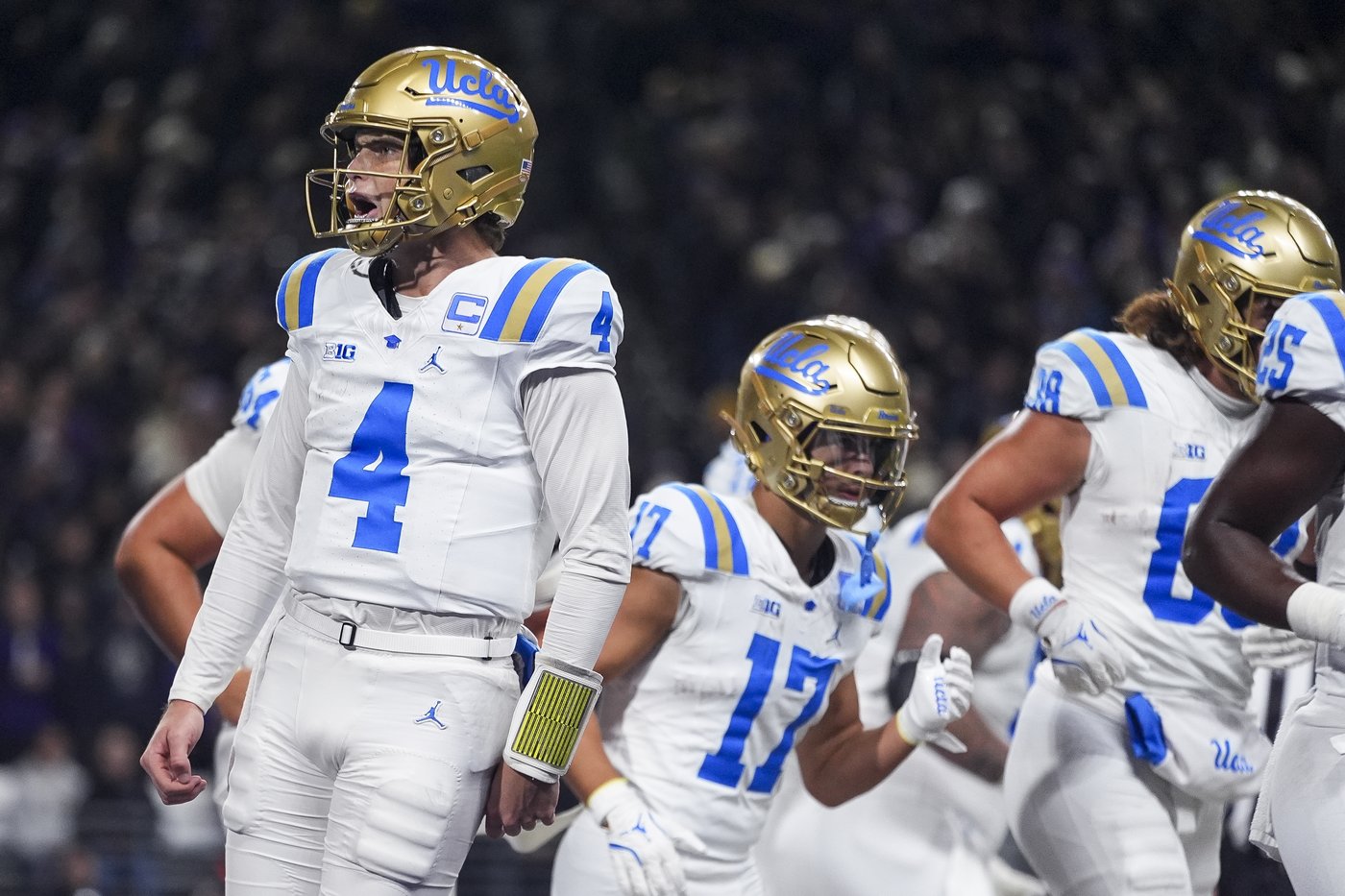 Desmond Williams Jr., Jonah Coleman lead Washington past UCLA 31-19 for bowl eligibility | iNFOnews.ca