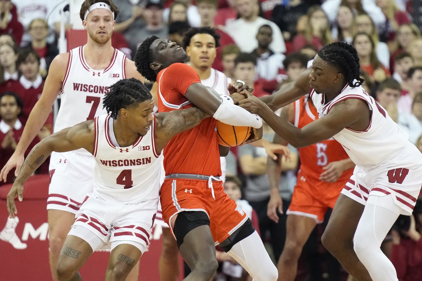 Blackwell, Tonje power No. 19 Wisconsin in an 87-84 comeback win over UT Rio Grande Valley | iNFOnews.ca Blackwell, Tonje power No. 19 Wisconsin in an 87-84 comeback win over UT Rio Grande Valley | iNFOnews.ca
