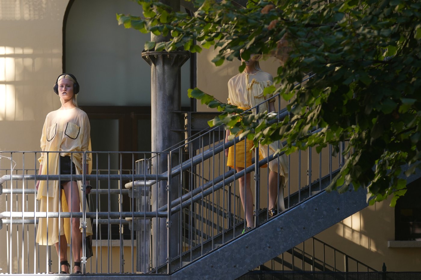 Liberatore puts models on emergency escape, drawing attention to global chaos | iNFOnews.ca