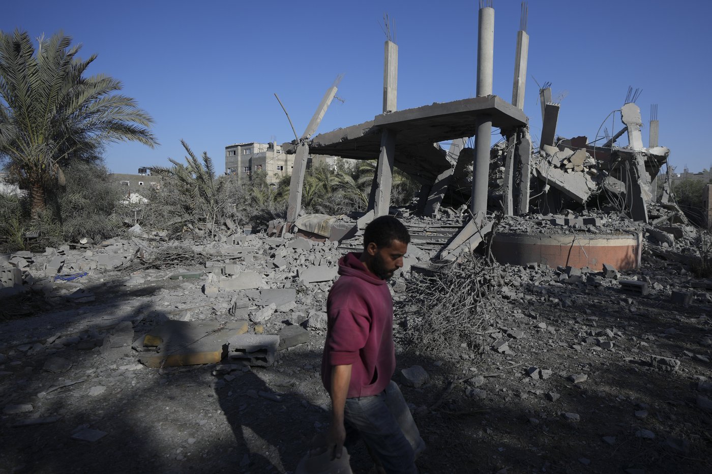 Middle East latest: An Israeli strike on a Gaza tent camp kills at least 21 people | iNFOnews.ca
