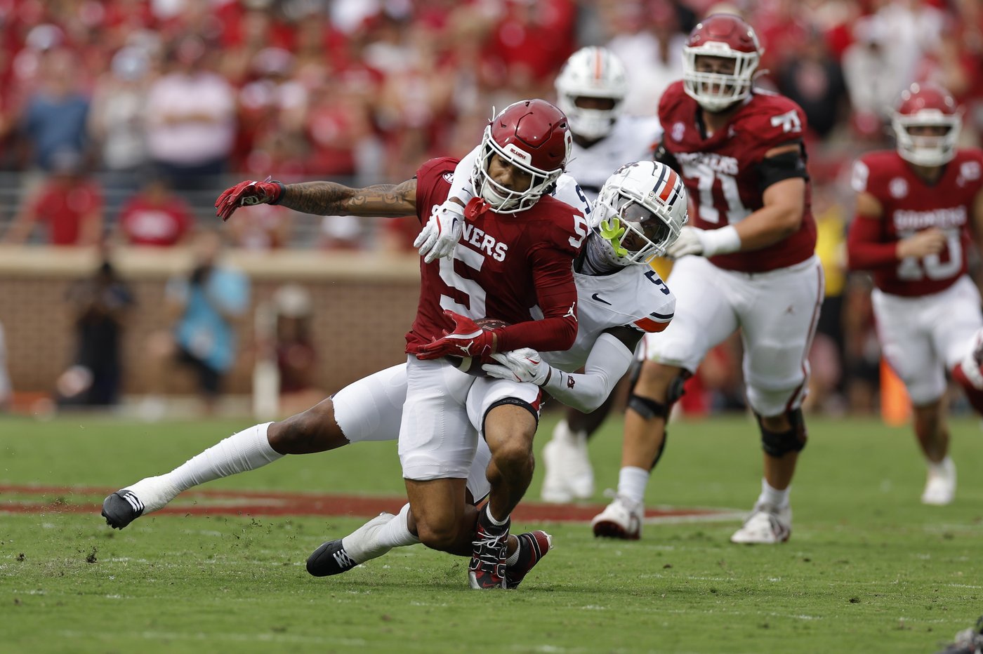 No. 5 Oklahoma rolls past Kent State 44-0 as QB Hawkins produces 4 TDs while filling in for Mateer | iNFOnews.ca No. 5 Oklahoma rolls past Kent State 44-0 as QB Hawkins produces 4 TDs while filling in for Mateer | iNFOnews.ca