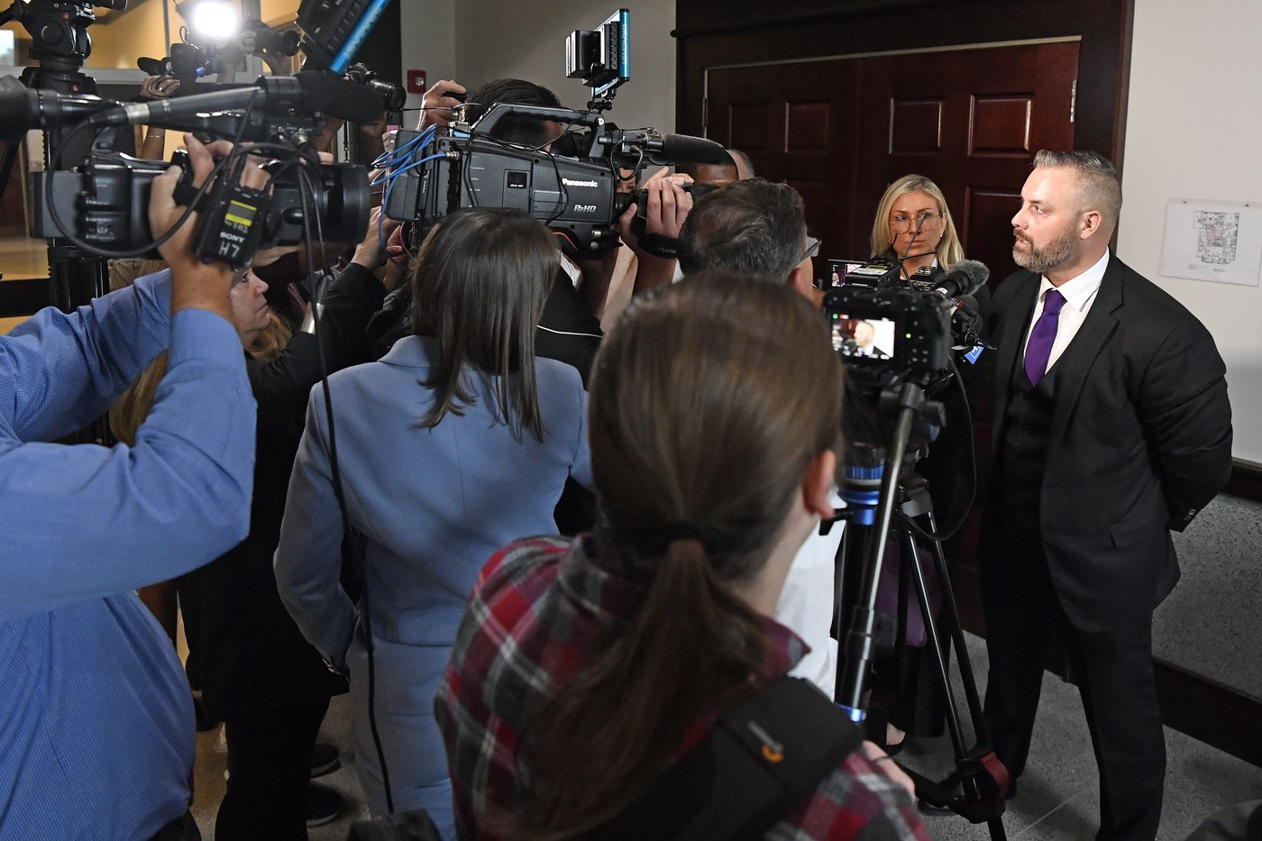 Video of Kentucky judge's death shown at court hearing for the ex-sheriff charged in the case | iNFOnews.ca